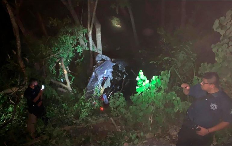 El percance ocurrió la madrugada de este lunes en la Carretera Federal 200. ESPECIAL /
