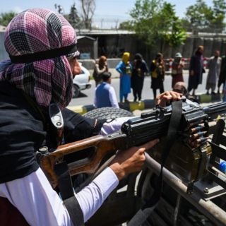 Qué es el Talibán y cómo logró recuperar el control de Afganistán tan rápido al retirarse EE.UU. tras de 20 años de intervención militar