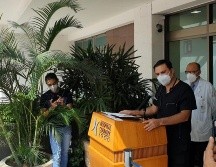 Luis Arturo Gómez, médico internista intensivista que está tratando a Vicente Fernández, habla ante medios de comunicación. EL INFORMADOR/K. Esparza