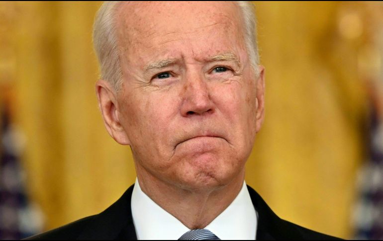 Desde la Casa Blanca, Joe Biden también amenazó a los talibanes con represalias si interrumpían las operaciones de evacuación en el aeropuerto de Kabul. AFP/B. Smialowski