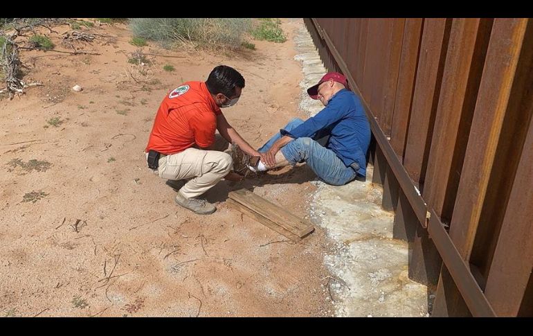 El hombre fue rescatado del sitio y trasladado a un centro de salud cercano para que recibiera atención médica especializada. EFE/Instituto Nacional de Migración