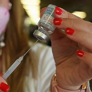 Avanza en México aval para el uso de vacuna anti COVID de Moderna