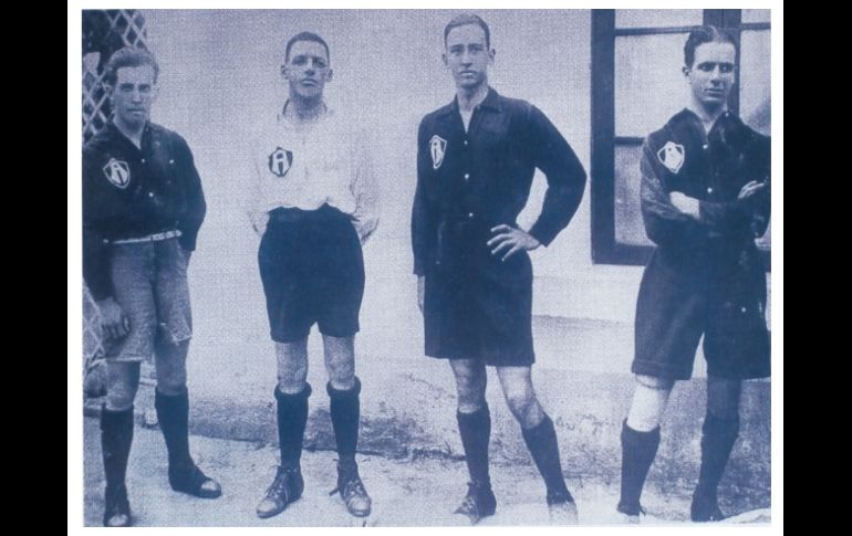 FUNDACIÓN. El 16 de agosto de 1916 un grupo de jóvenes jaliscienses que estudiaron en Inglaterra acordaron la creación del club de futbol Atlas, nombre que tomaron del titán de la mitología griega, esto lo hicieron reunidos en el Café Rimans. ATLAS FC