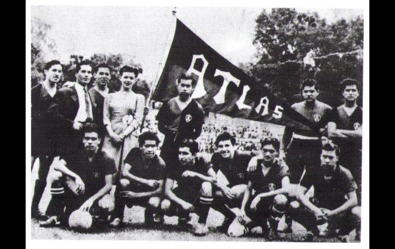 EL PRIMER CLÁSICO. En 1917 se disputó el primer Clásico Tapatío que se tenga registro. En un partido que podía en disputa la Copa Manuel M. Diéguez, el Atlas goleó 18-0 al Guadalajara en el Field del Guadalajara Country Club, en el bosque de Santa Eduwiges. ATLAS FC