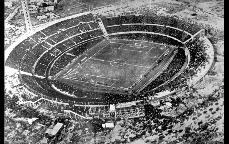 PRIMER PARTIDO MUNDIALISTA. El 13 de julio de 1930 se celebra el primer partido en la historia de los Mundiales y fue en Uruguay. México, siendo invitado, se midió a Francia, cayendo 4-1. Juan Carreño se convirtió en el primer anotador mexicano en los mundiales. AP/ARCHIVO