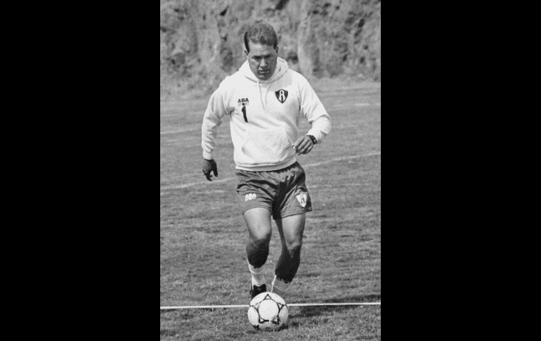 ALTERNO. Junto a José Luis Real, llegó para quedarse Efraín Flores, con quien hizo mancuerna para crear y formar a jugadores de gran talla para que luego fueran figuras del futbol mexicano y del futbol a nivel mundial. EL INFORMADOR/ARCHIVO