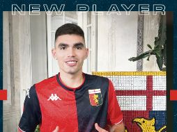 Nuevos colores. El zaguero mexicano ya luce la camiseta de su nuevo equipo. @GENOACFC