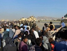 Huyen. Los afganos buscan la forma de abandonar el país. AP