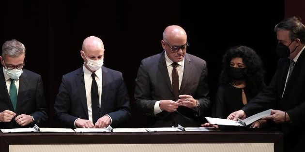 Gobierno de M&eacute;xico: Desea que di&aacute;logo de Venezuela resulte en fin de sanciones y acuerdos