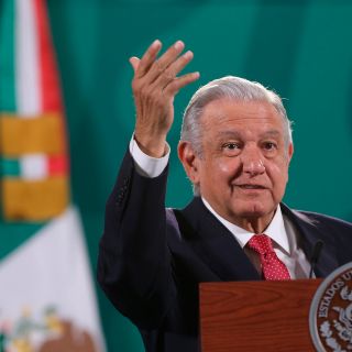 AMLO pone a Cristiano Ronaldo como ejemplo para combatir la obesidad