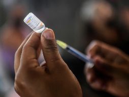 Se requieren dos dosis de la vacuna contra el COVID-19 de Sinovac. AFP/ARCHIVO