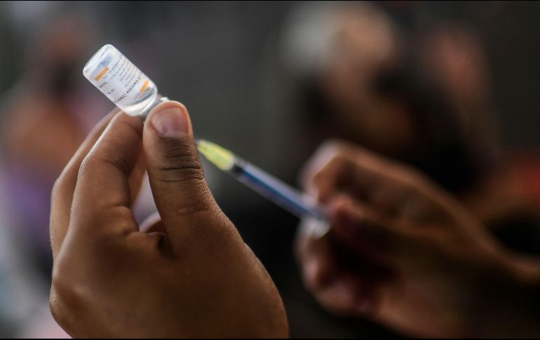 Se requieren dos dosis de la vacuna contra el COVID-19 de Sinovac. AFP/ARCHIVO