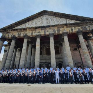 Mariachis se toma foto oficial en el Degollado