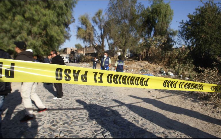 Al lugar acudieron peritos del Instituto Jalisciense de Ciencias Forenses quienes recabaron las pocas evidencias localizadas en el sitio. EL INFORMADOR/ARCHIVO