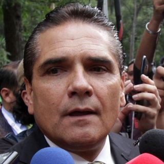 Silvano Aureoles reaparece en Palacio Nacional; pide apoyo a maestros