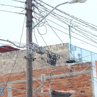 Diputados buscan plan para ordenar cableado en la ZMG