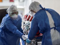Una diferencia entre la ola de enero y la actual es que, por la circulación de las nuevas variantes del COVID, los pacientes presentan una mayor carga viral. AFP/ARCHIVO