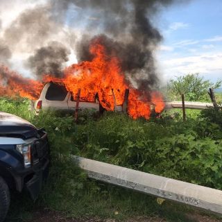 Tras persecución por robo de vehículo, muere calcinado un hombre en Tlajomulco