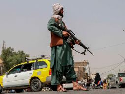 En la ciudad de Kabul, guerrilleros talibanes patrullan en medio de una tensión social de la ciudadanía ante el cambio de régimen. EFE