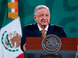 López Obrador sacó su pañuelo blanco y señaló que en su gobierno se acabó la corrupción 
