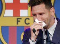 Durante el evento en el Camp Nou la pareja del futbolista, Antonela Roccurzo, le pasó a Lio un pedazo de tela para secarse, mismo que apareció en portales con un valor de un millón de dólares. EFE / ARCHIVO