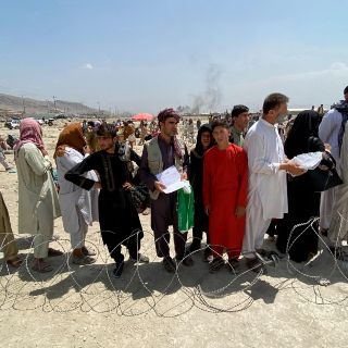 La UE pide a miembros ayudar a afganos a quedarse en la región