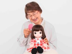 La muñeca ha sido diseñada para simular la apariencia de una nieta pequeña y su voz es la de una niña, no robótica. EFE / ESPECIAL