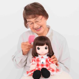 Ami-chan, la muñeca para aliviar el aislamiento de personas de la tercera edad