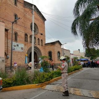 Explota pirotecnia en campanario; hay cuatro personas lesionadas