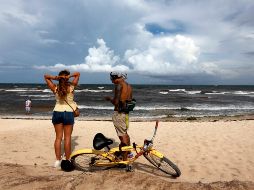 Inició la evacuación de turistas alojados en los centros de hospedaje que se localizan en la zona hotelera de Tulum. AP/M. Ugarte