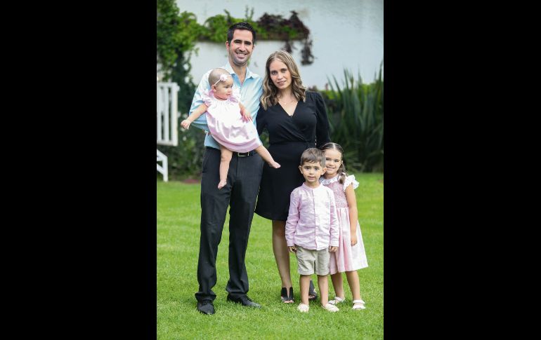 José Magaña Morfín, Sofia Villa Morett, Natalia, Andrés, y Sofia Magaña Villa. GENTE BIEN JALISCO/CLAUDIO JIMENO