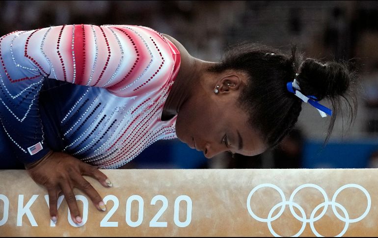 La gimnasta estadounidense dice no lamentar en absoluto su decisión de retirarse de cinco de las seis finales en Tokio por un bloqueo mental. AP/G. BULL