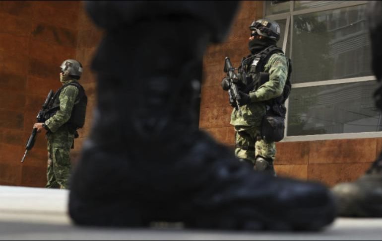 En el país hay más de 215 mil elementos de Sedena, Marina y Guardia Nacional desplegados para la protección de los ciudadanos. AP / ARCHIVO