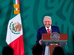AMLO dice que se tiene que seguir luchando para que sea una realidad la democracia y limpiar de corrupción y el autoritarismo éstos organismos. EFE / ARCHIVO