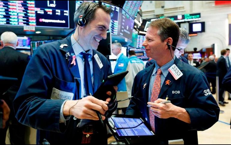 Todos los sectores terminaron hoy en verde, con las mayores ganancias para las empresas de tecnología, de servicios públicos y de comunicaciones. EFE/ARCHIVO