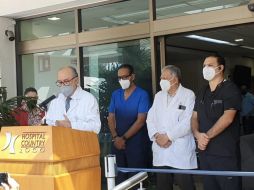 El director del hospital, Ever Arturo Rodríguez Arias, brinda a medios de comunicación el parte médico del cantante. EL INFORMADOR/K. Esparza