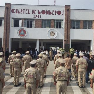 Adelantan festejos a Bomberos de Guadalajara