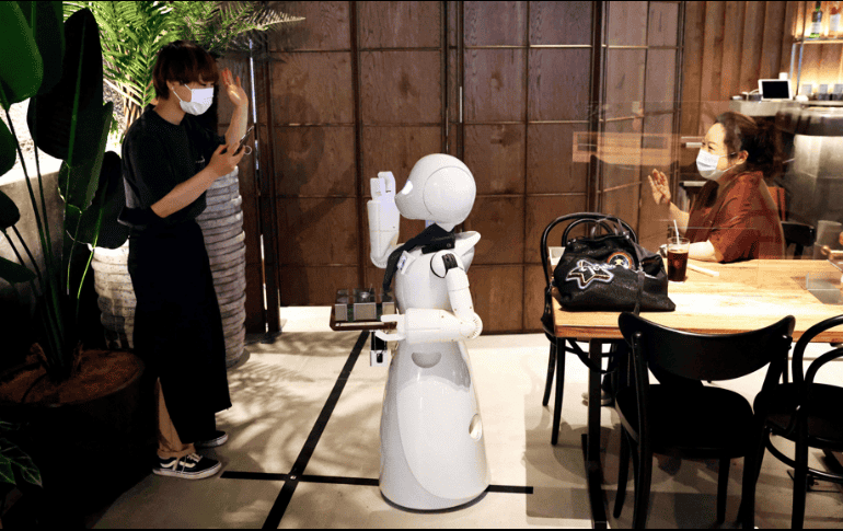 El proyecto fue ideado por Kentaro Yoshifuji, ya que de niño su salud no era buena y empezó a pensar formas para trabajar sin salir de casa. AFP/B. MEHRI