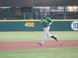 En un juego muy cerrado, Adrián González respondió con tremendos batazos para poner en ventaja a su equipo. ESPECIAL/Rieleros de Aguascalientes