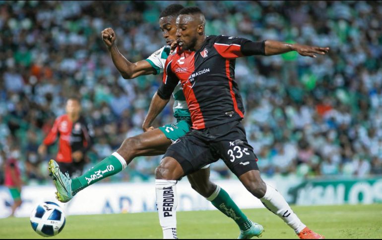 Julián Quiñones espera colaborar con más goles en la delantera de los rojinegros. IMAGO7