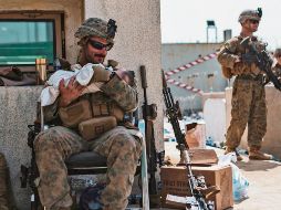 Familias afganas han entregado a sus bebés a soldados para que los rescaten. EFE/US Centra