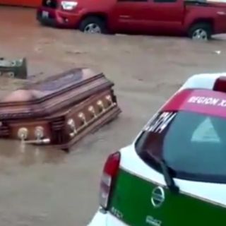 Tras ''Grace'', circula video de ataúd flotando sobre calles inundadas de Xalapa