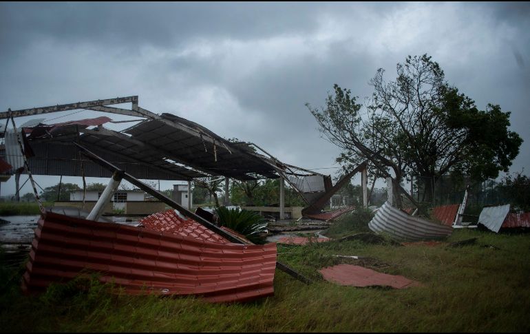 Con poderosos vientos de más de 200 kilómetros por hora, el huracán ''Grace'' golpeó con intensidad la zona norte de Veracruz, donde docenas de viviendas han sufrido estragos. AFP / V. Razo