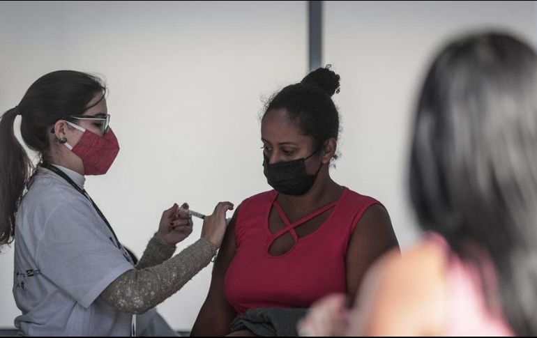 Aun cuando el número de casos y muertes se ha reducido en los últimos meses, preocupa a las autoridades brasileñas la expansión de la variante Delta. EFE/ARCHIVO