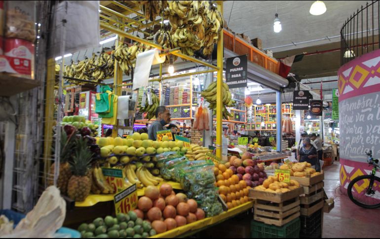 COVID-19. Aumenta la cantidad de familias que ganan lo suficiente para obtener la canasta alimentaria, pero todavía no supera la cifra antes de la pandemia. Archivo/ El Informador