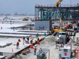 AMLO dice que con la construcción del nuevo aeropuerto se ahorrarán 100 mil millones de pesos, monto con lo que se financiará el Tren Maya. EFE / ARCHIVO