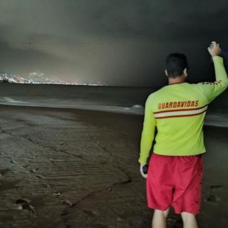 Bomberos recuperan el cadáver de un adolescente que fue arrastrado mar adentro en Puerto Vallarta