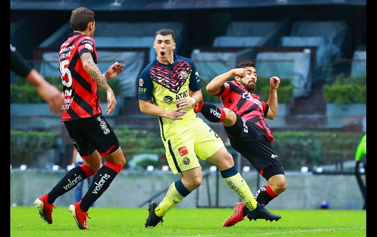 CLAVE. La entrada de Viñas al campo en los últimos 5 minutos, revolucionó el encuentro. Al charrúa le hicieron la falta del penal y después asistió en el gol a Renato. IMAGO7