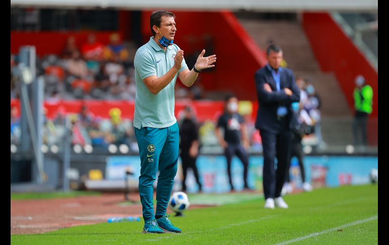 SUSTITUTO. Santiago Sánchez tomó las riendas de las Águilas, luego de que Solari presentara complicaciones de salud en las horas previas al duelo. IMAGO7