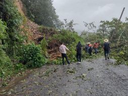 Se realizan labores en vías afectadas por derrumbes en el estado de Puebla. ESPECIAL/Gobierno de Puebla